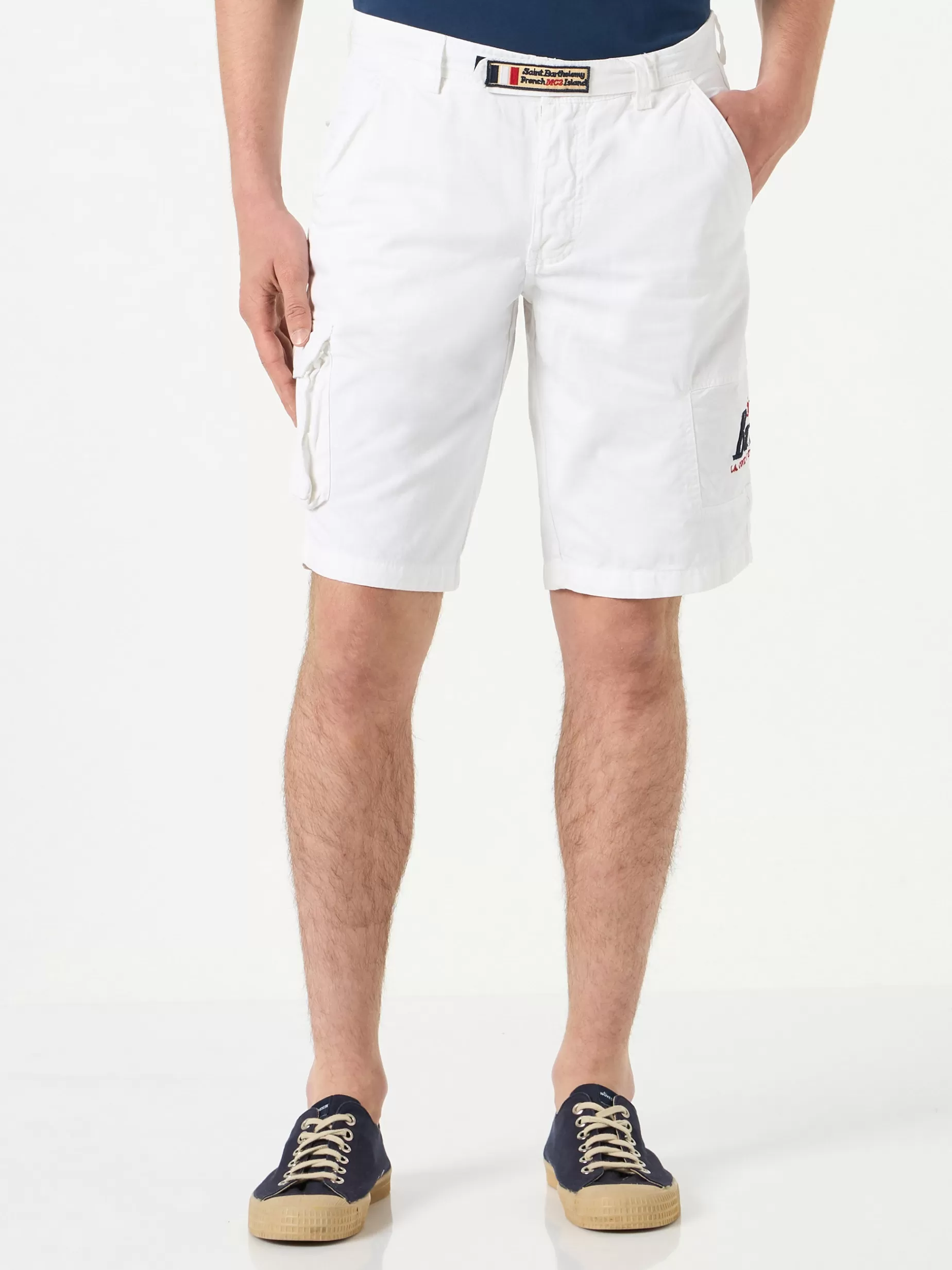 Shop Bermuda cargo bianco con tasche Uomo Bermuda E Pantaloni