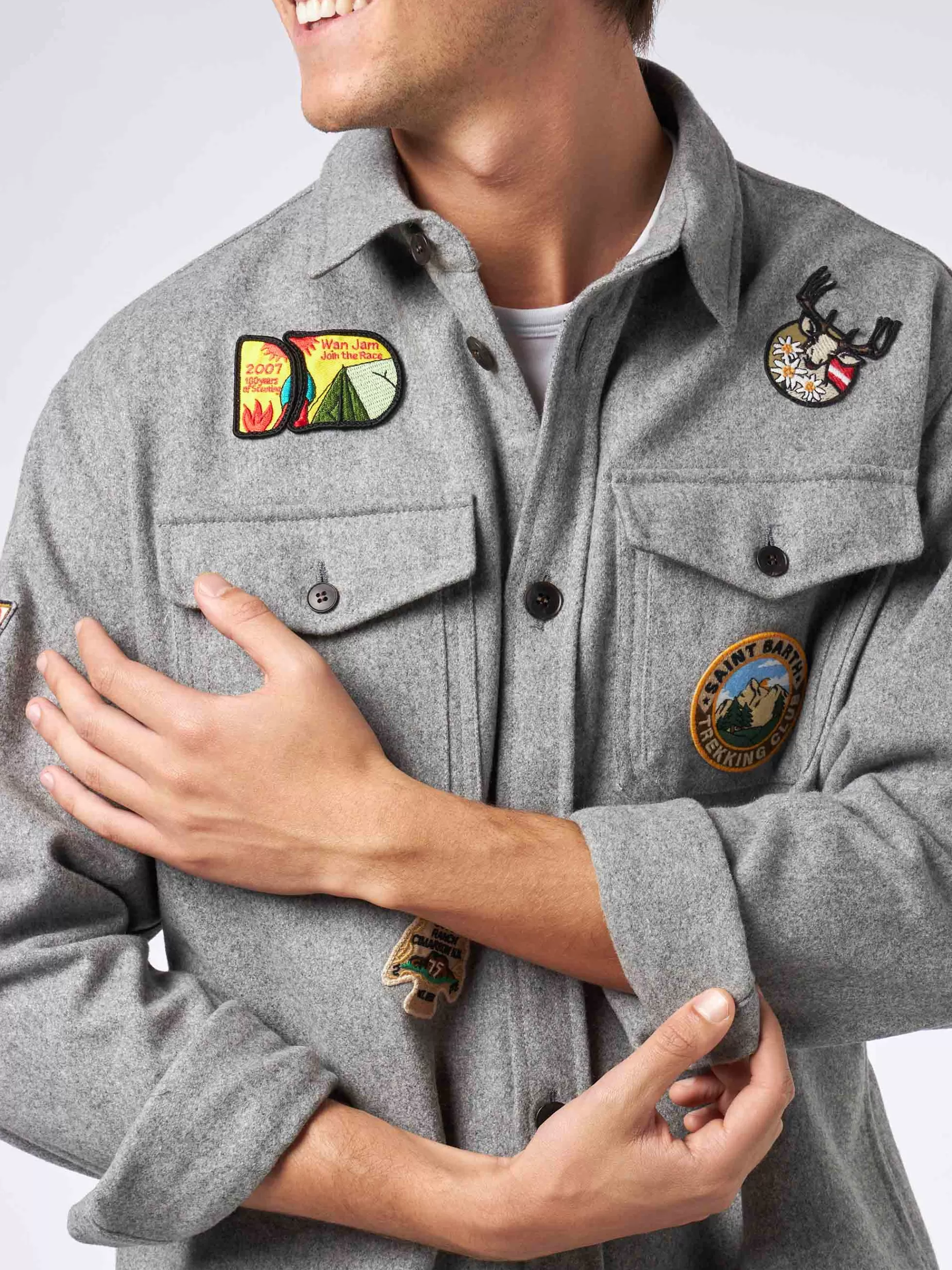 Cheap Camicia da uomo in lana grigia con tasche e toppe Uomo Overshirts And Jackets