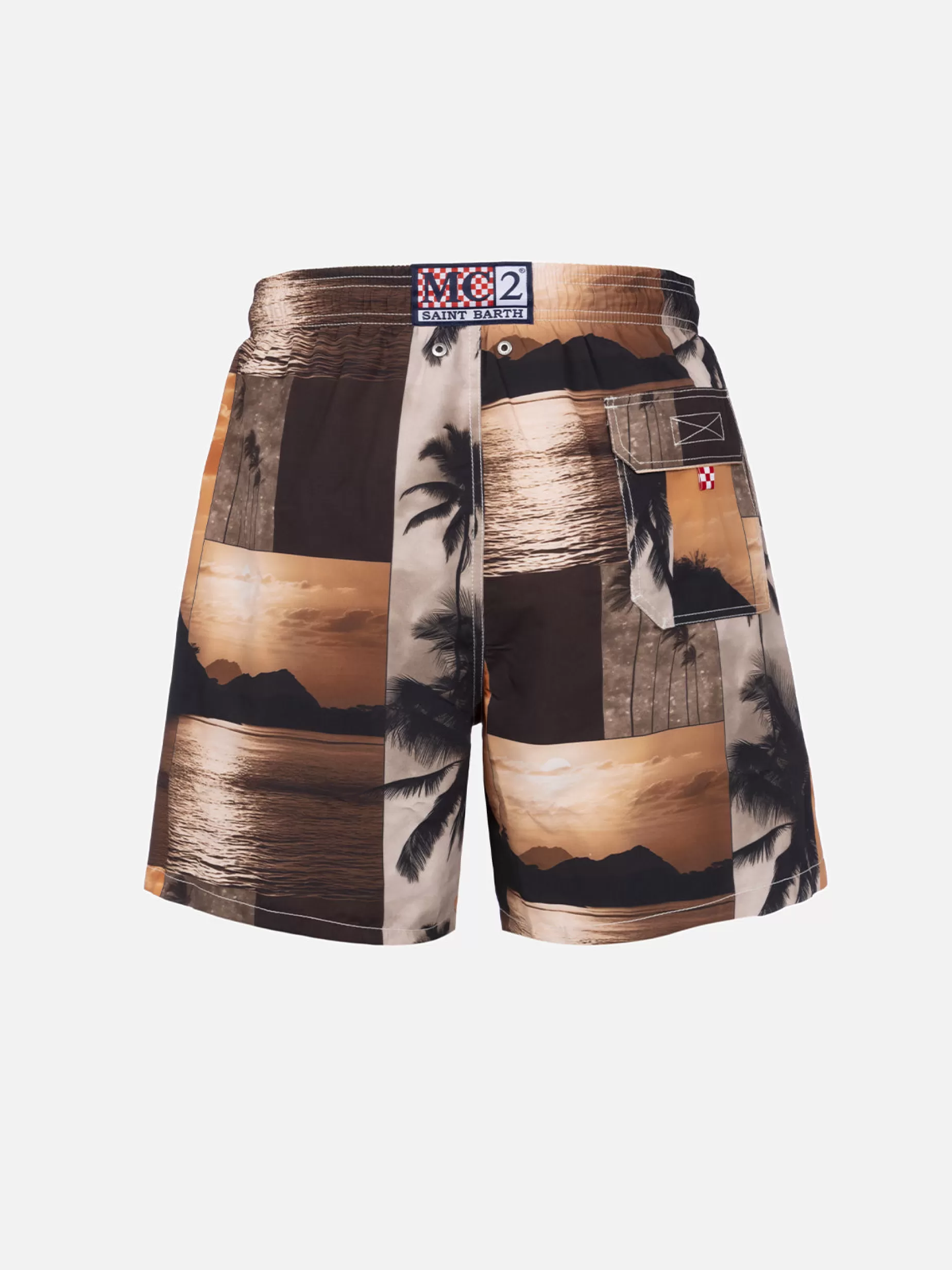 Store Costume da bagno da uomo Gustavia lunghezza media con stampa foto tramonto | AI CO-CREATED DESIGN BY RICKDICK - POWERED BY RED-EYE Uomo Costumi Mare Stampati | Tessuto Mano Pesca