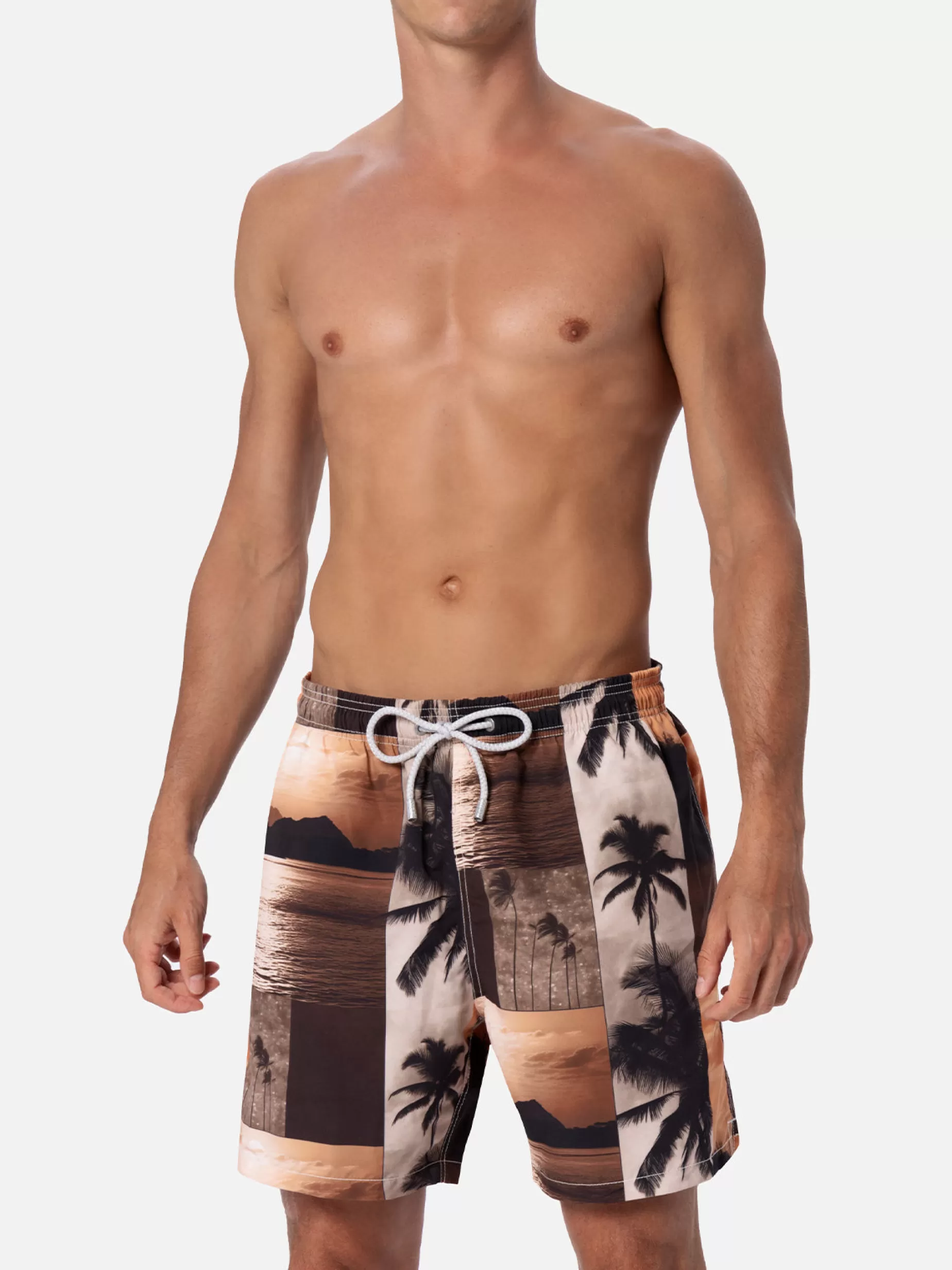 Store Costume da bagno da uomo Gustavia lunghezza media con stampa foto tramonto | AI CO-CREATED DESIGN BY RICKDICK - POWERED BY RED-EYE Uomo Costumi Mare Stampati | Tessuto Mano Pesca