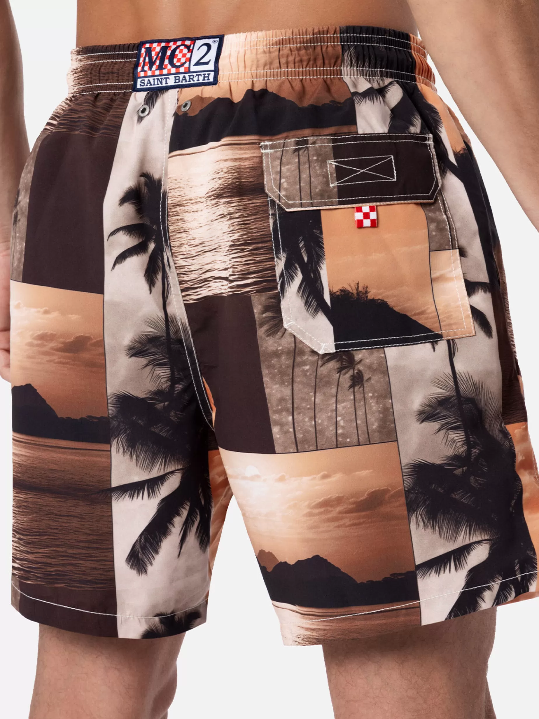 Store Costume da bagno da uomo Gustavia lunghezza media con stampa foto tramonto | AI CO-CREATED DESIGN BY RICKDICK - POWERED BY RED-EYE Uomo Costumi Mare Stampati | Tessuto Mano Pesca