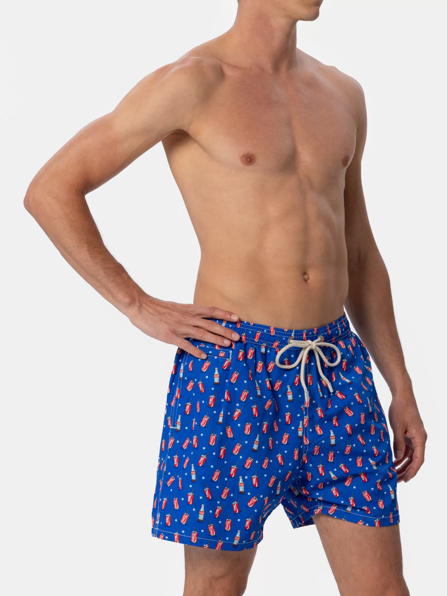 Shop Costume da bagno da uomo in tessuto leggero Lighting Micro Fantasia con stampa Coca Cola | EDIZIONE SPECIALE THE COCA COLA COMPANY Uomo Costumi Mare Microfantasia | Tessuto Leggero