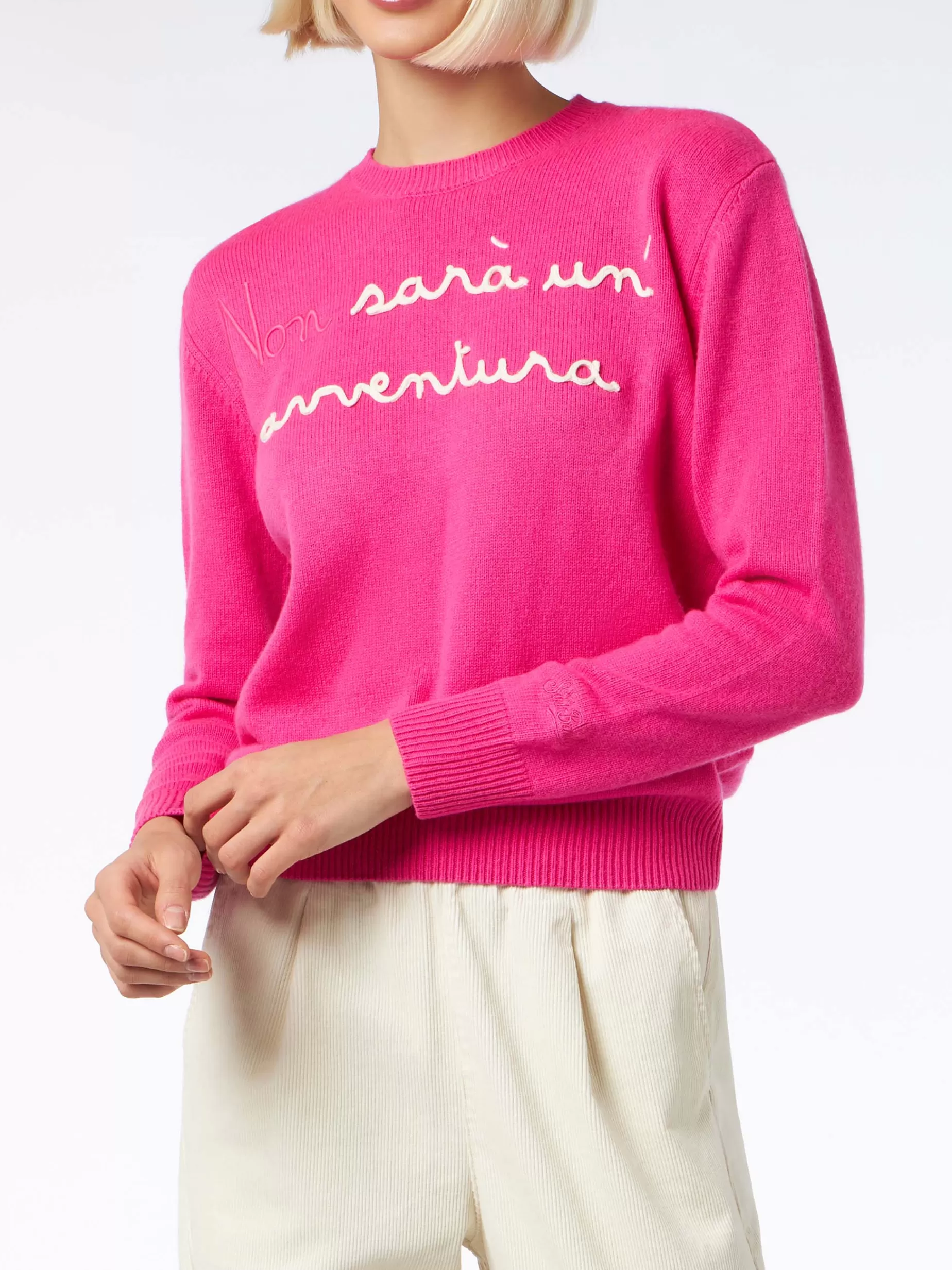 Outlet Maglia da donna girocollo rosa fluo con ricamo Non Sarà un'Avventura | EDIZIONE SPECIALE DI NIKI DJ Donna Maglieria
