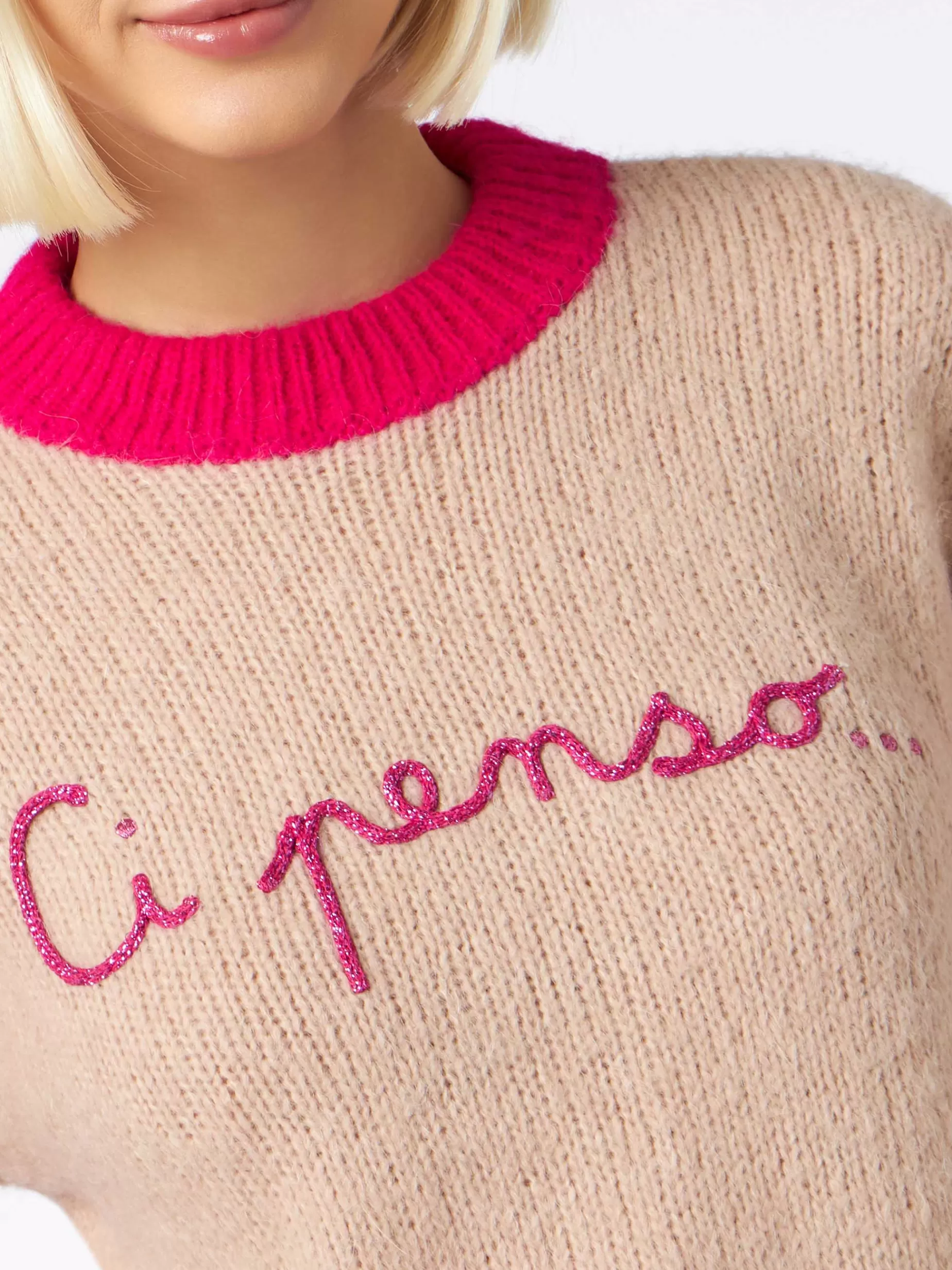Shop Maglia morbida da donna dalla forma squadrata con ricamo Ci penso Donna Maglieria | Maglieria