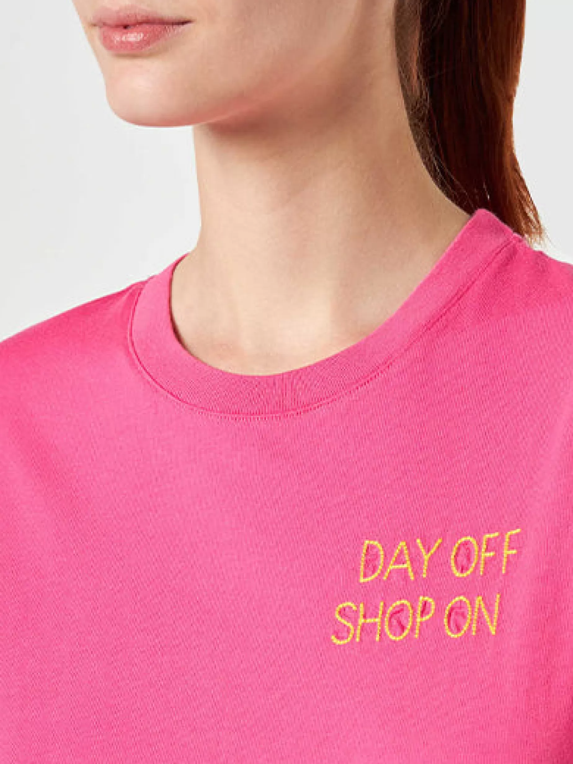 Store T-shirt da donna fucsia in cotone con ricamo Donna T-shirt